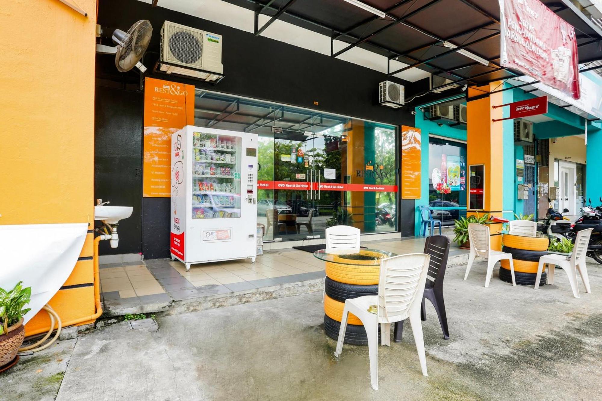 Oyo 90460 Hotel Kl2F Rest & Go Shah Alam Zewnętrze zdjęcie