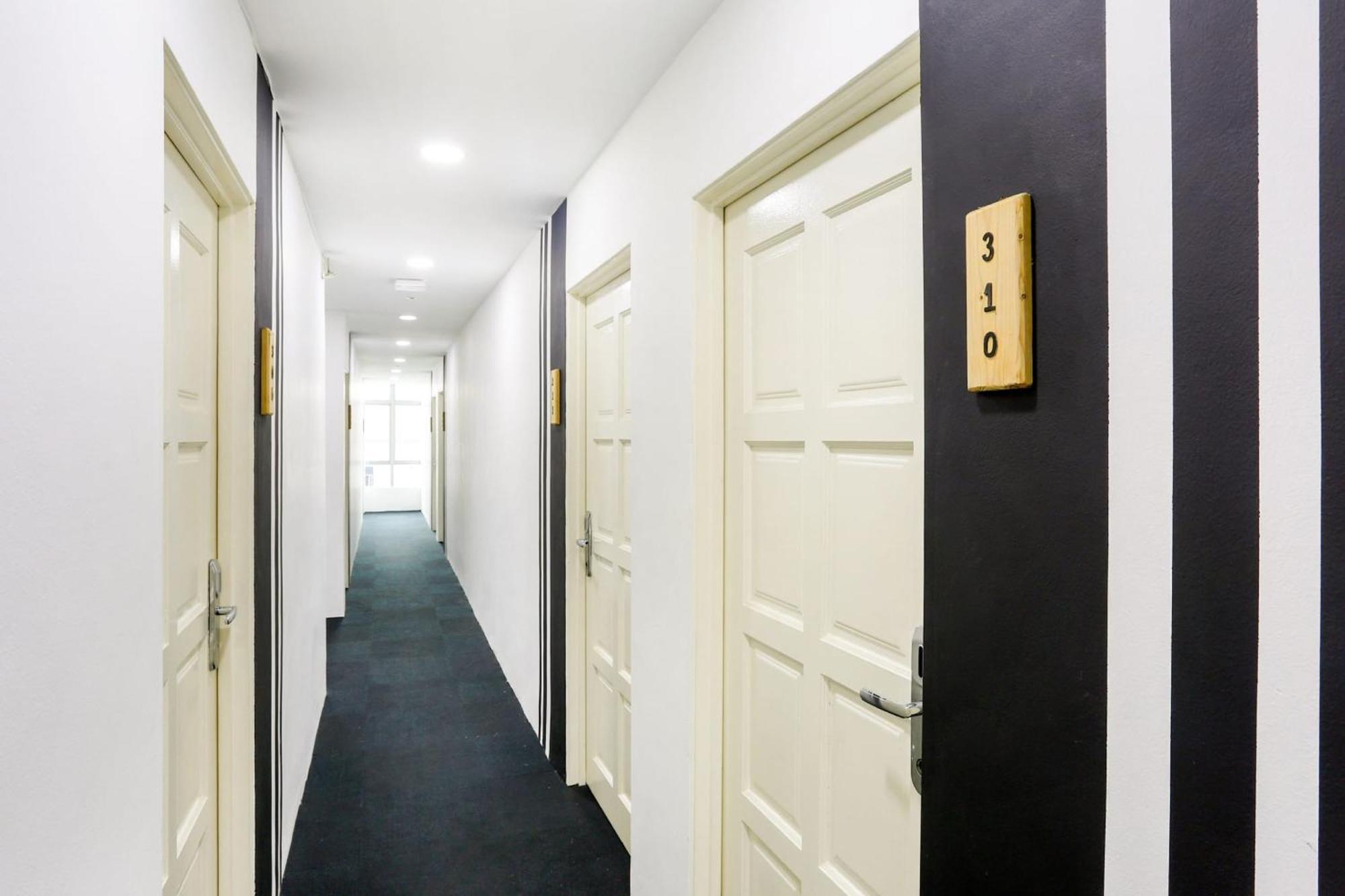 Oyo 90460 Hotel Kl2F Rest & Go Shah Alam Zewnętrze zdjęcie